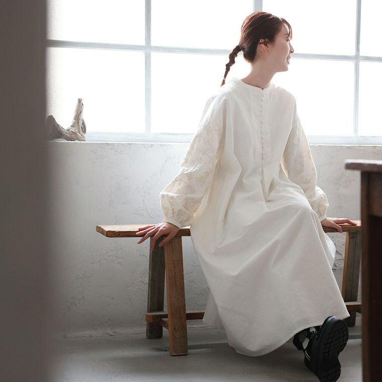 TSUHARU リネンクロスステッチ刺繍ワンピース