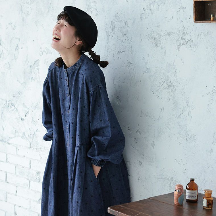 1月下旬より順次出荷】ふくろうと月雨つぶ刺繍のデニムワンピース